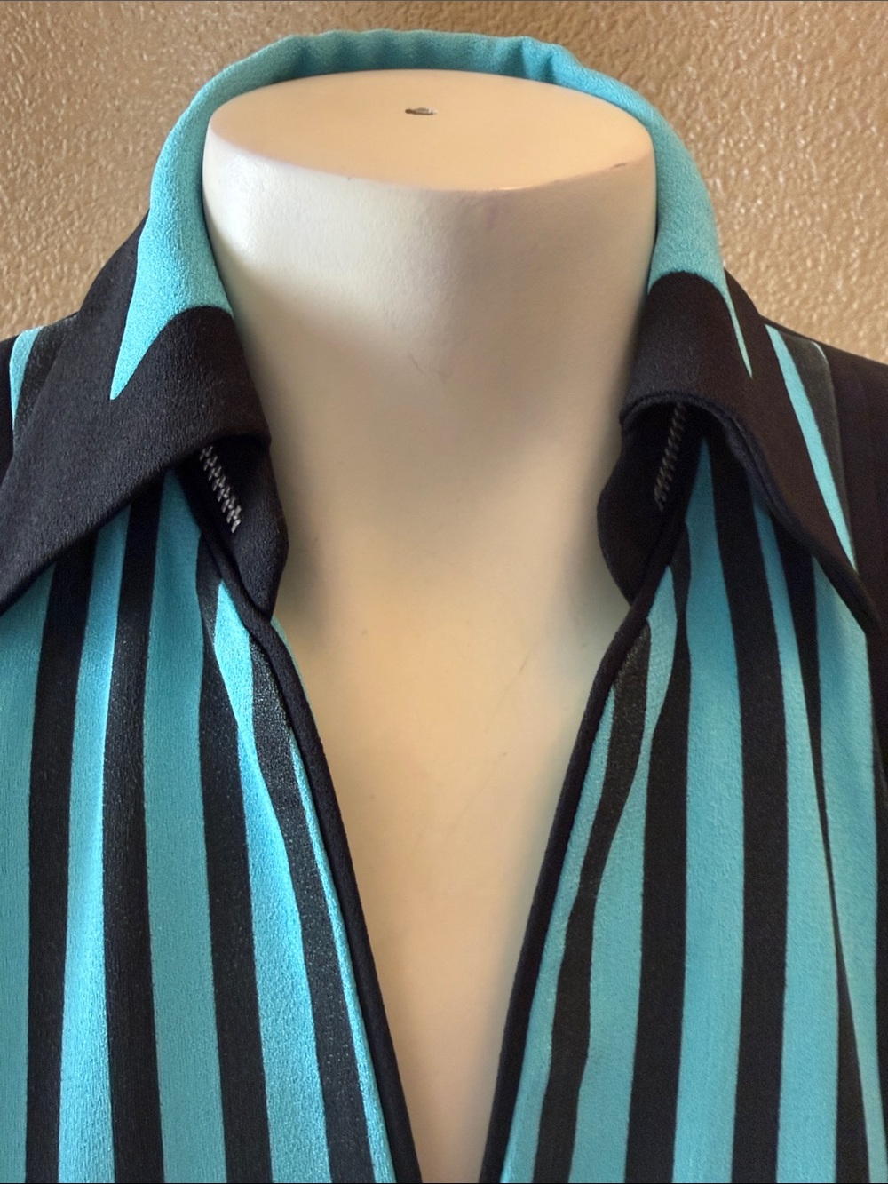 Alberto Makali 1990s Vintage Turquoise and Black Zip-Front Suit w/zipper blazer - Picture 2 of 9